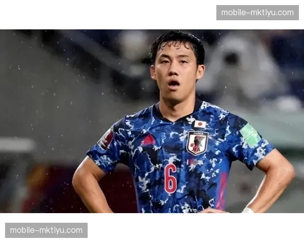 日本远藤航拦截任务重：后腰单防能力受挑战，限制荷兰中场推进